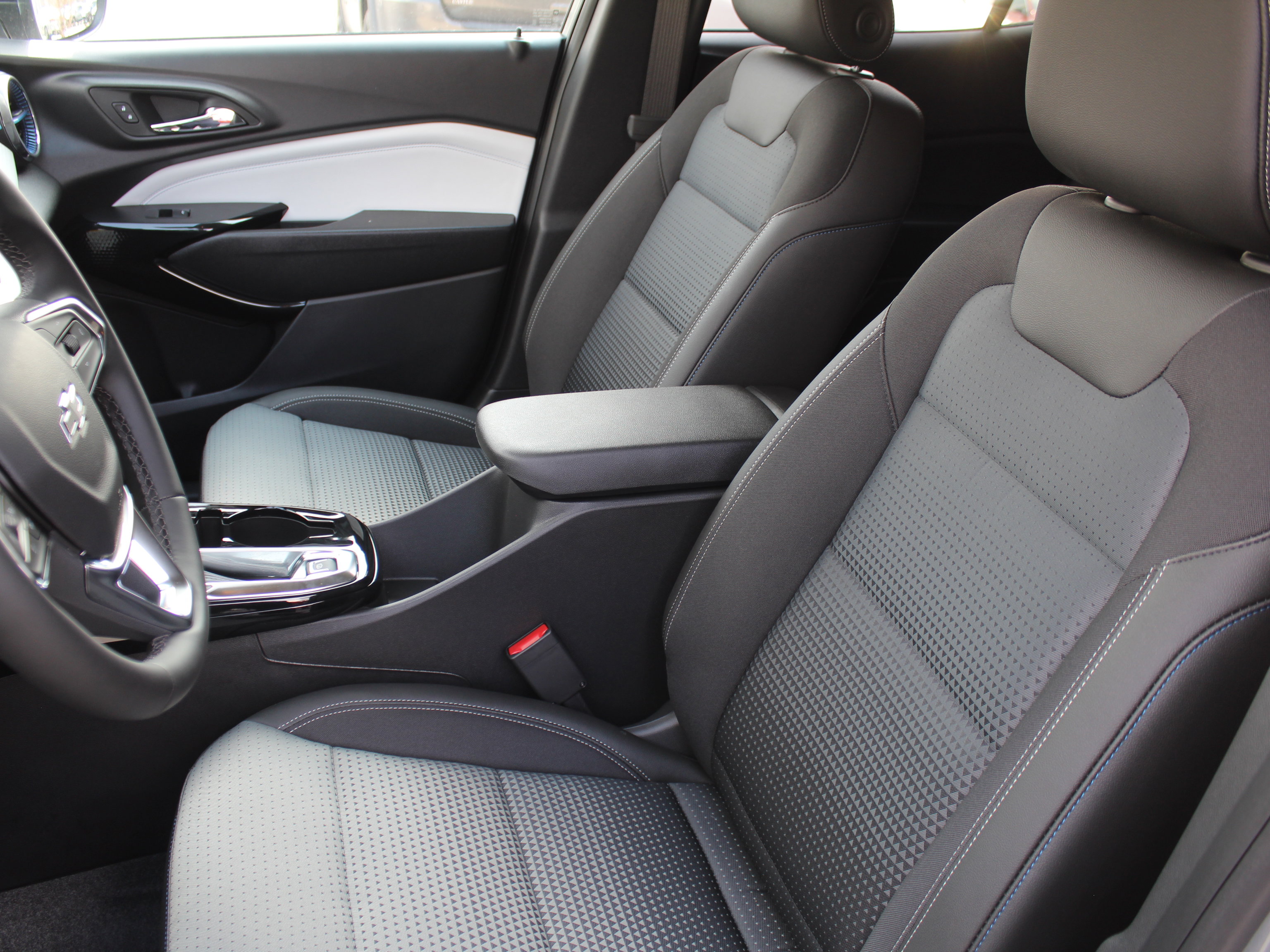 New 2026 Chevrolet Trax LT image 9