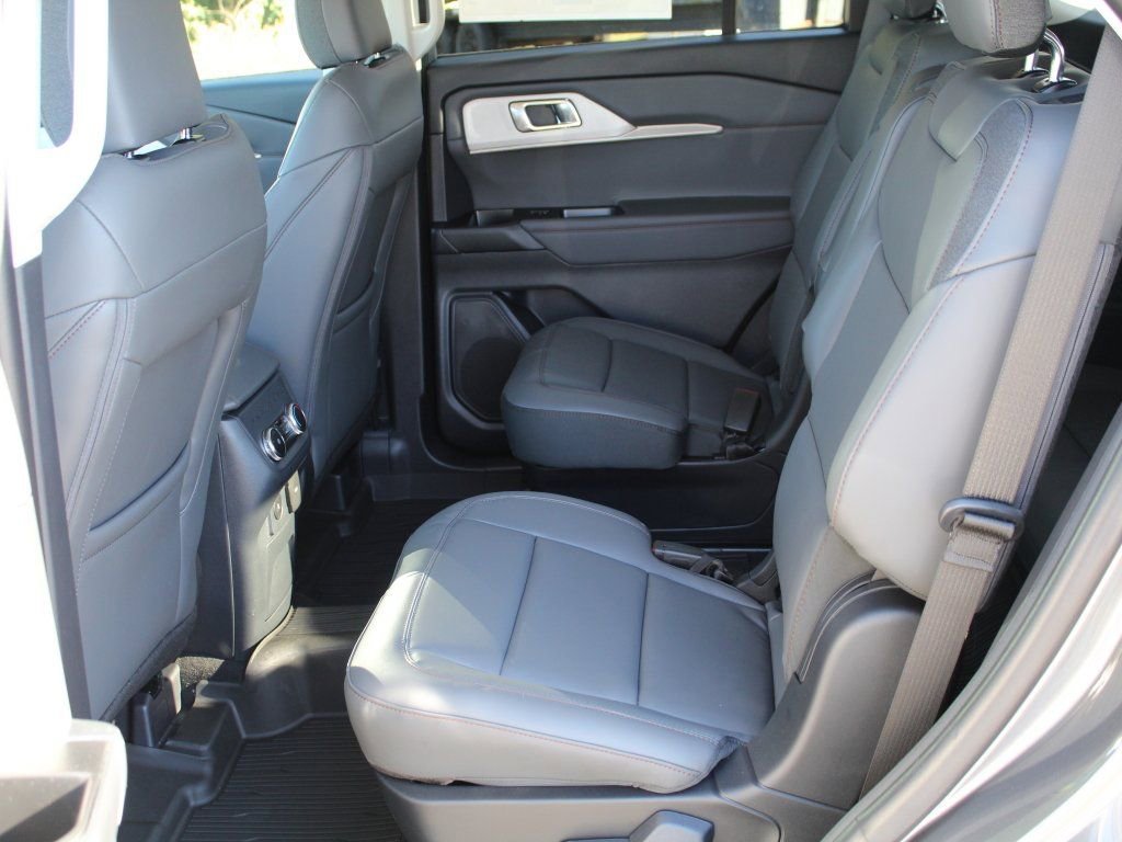 New 2026 Ford Explorer Active w/ Active Comfort Package image 4