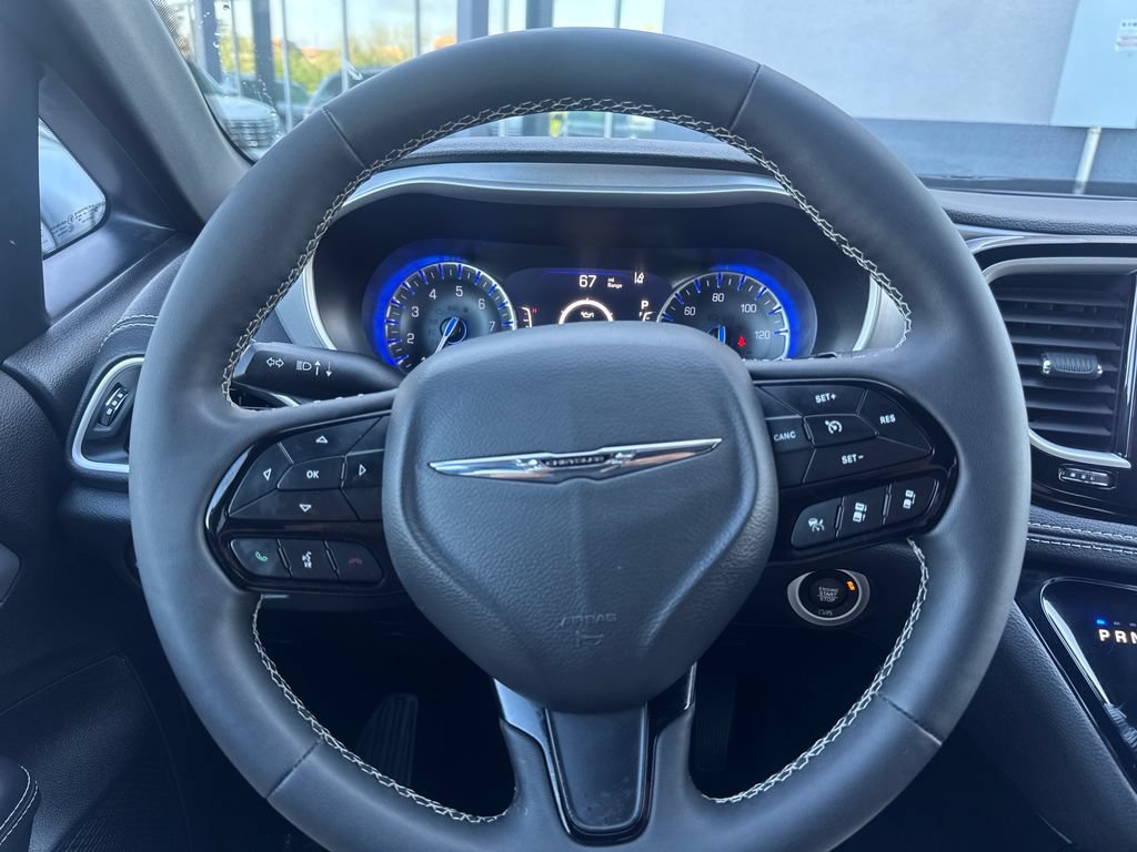 Used 2024 Chrysler Pacifica Touring FWD image 28