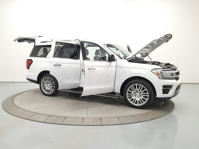 Used 2024 Ford Expedition Limited image 16
