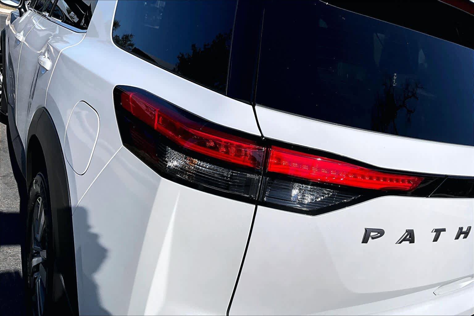 New 2026 Nissan Pathfinder SL FWD image 14