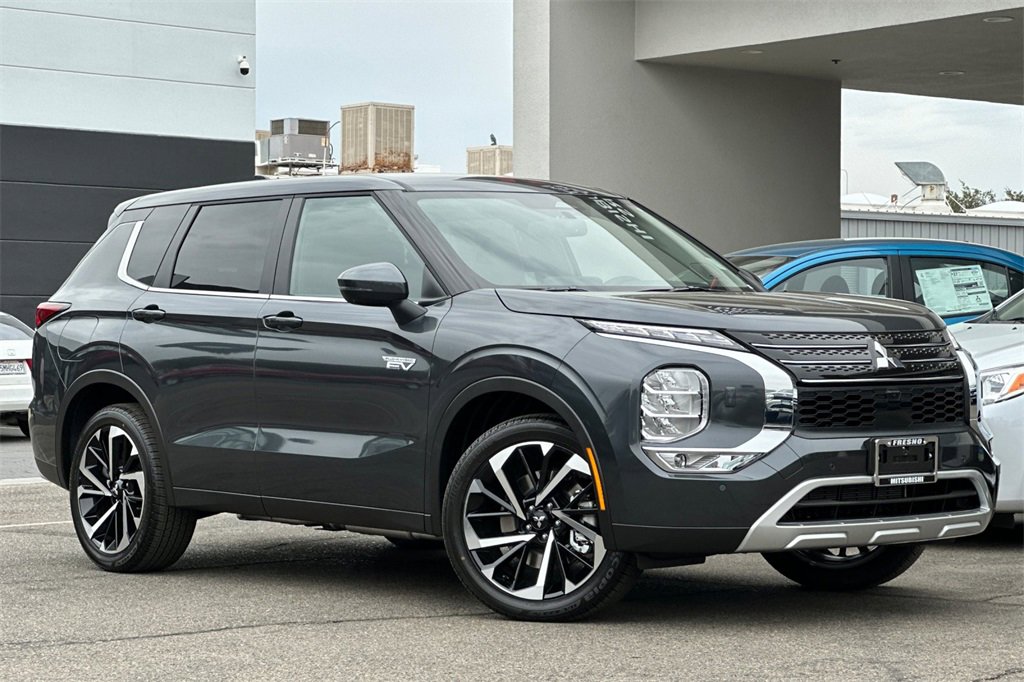 New 2025 Mitsubishi Outlander SE image 3