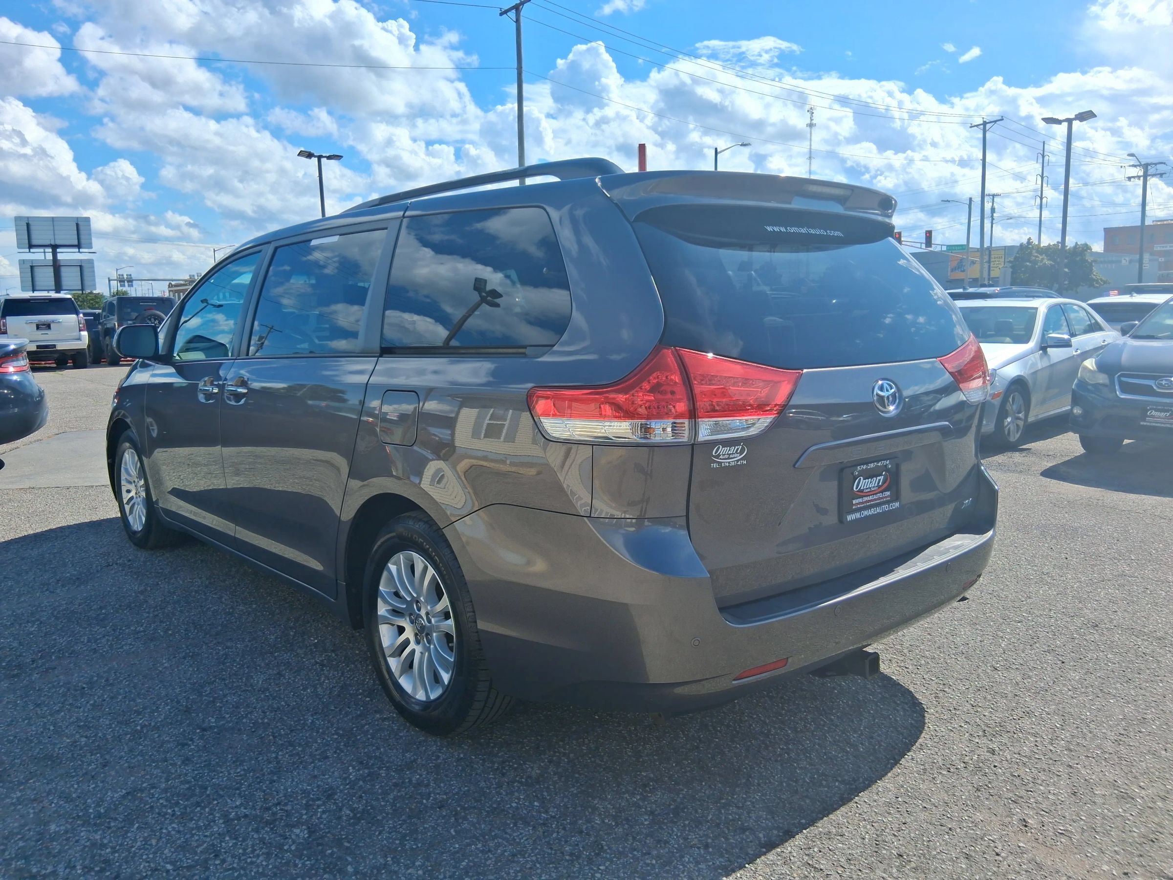 Used 2013 Toyota Sienna XLE w/ Entertainment Pkg FWD image 7