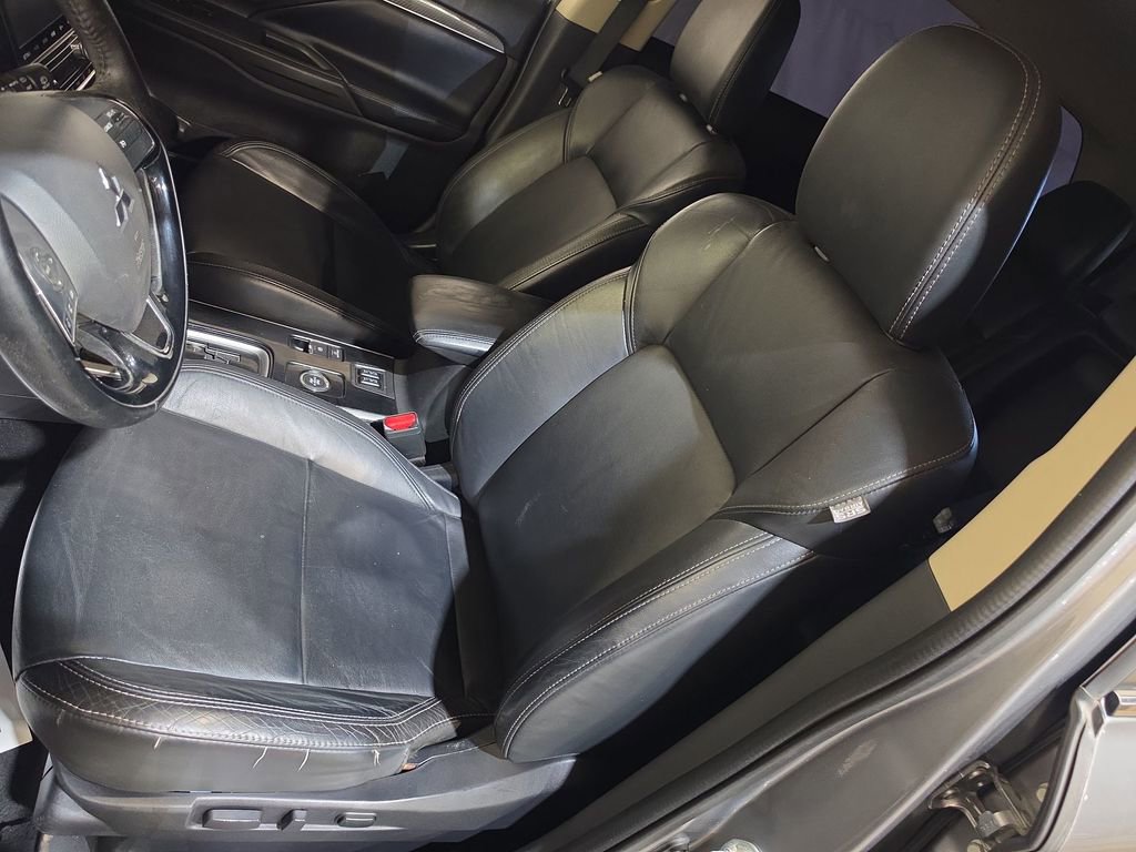 Used 2020 Mitsubishi Outlander SEL AWD/4WD image 13
