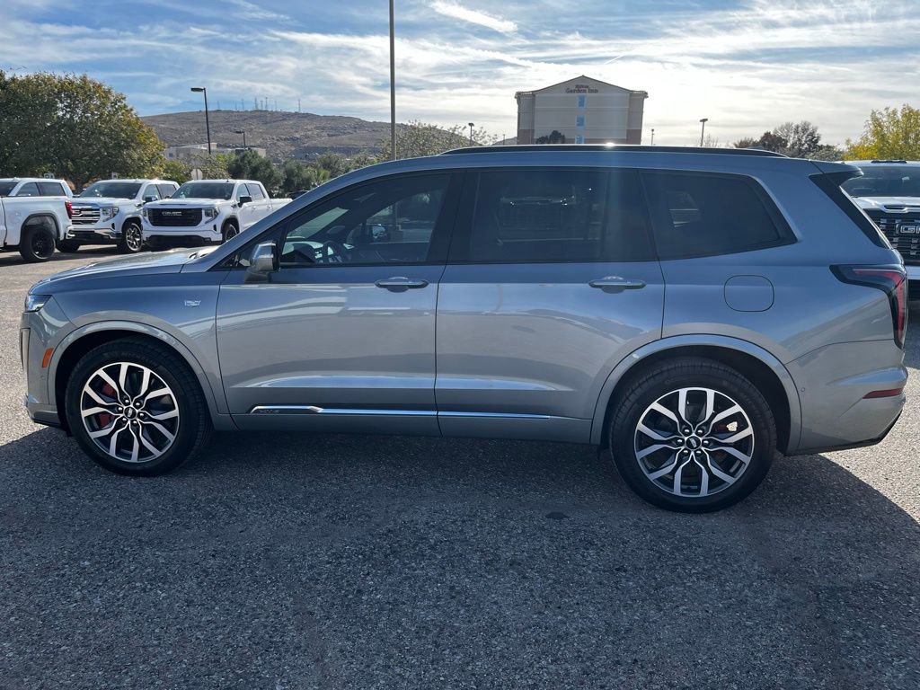 Used 2024 Cadillac XT6 Sport w/ Technology Package image 9