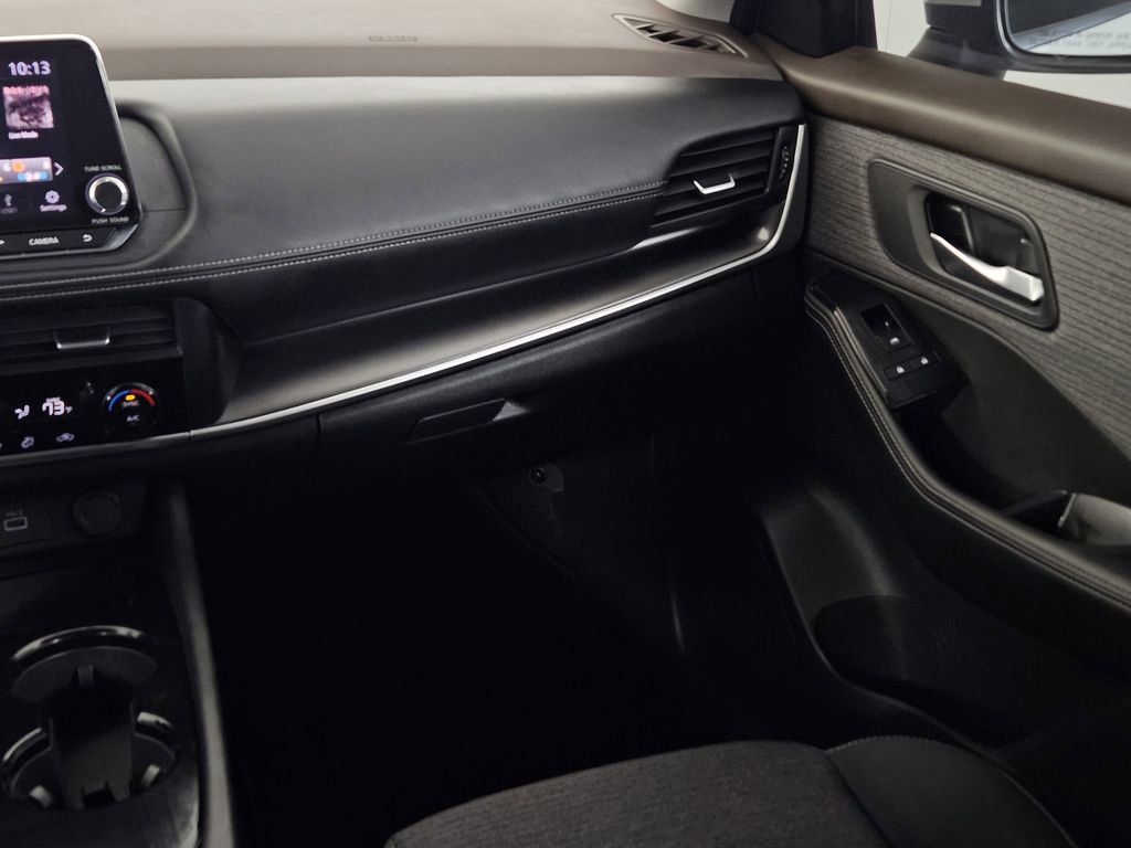Used 2023 Nissan Rogue SV image 11