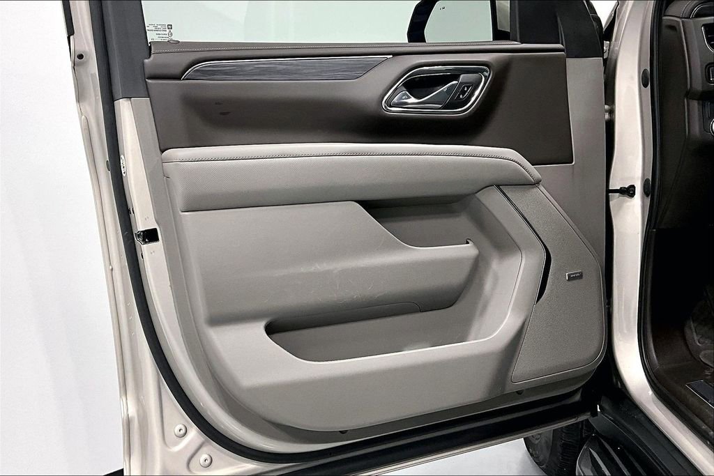 Used 2023 GMC Yukon SLT w/ SLT Luxury Package image 20