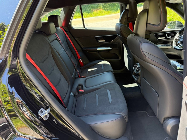 Used 2025 Mercedes-Benz GLC 43 AMG 4MATIC image 23