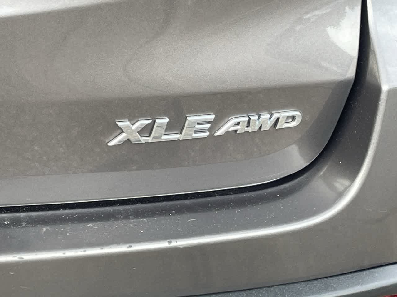 Used 2015 Toyota Highlander XLE AWD/4WD image 39