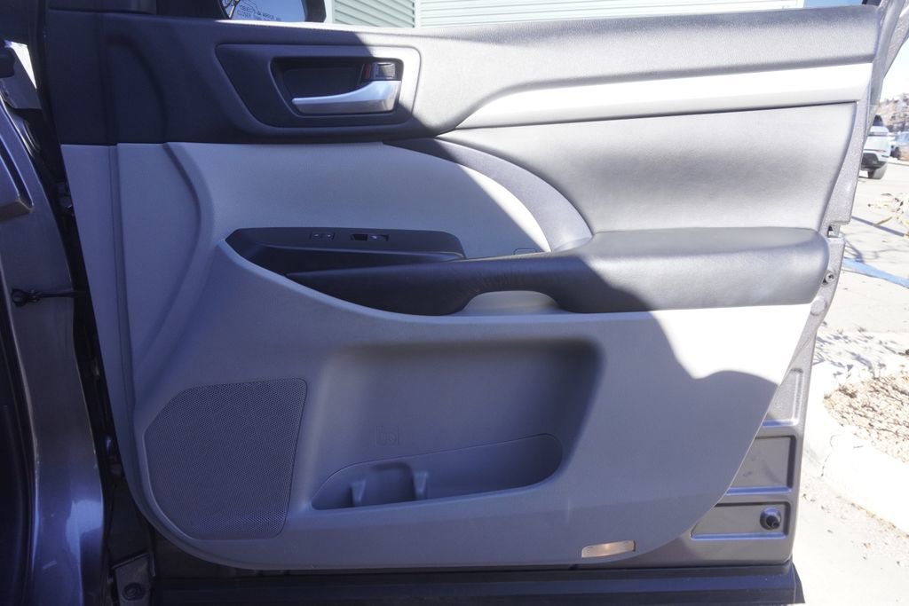 Used 2018 Toyota Highlander XLE image 21