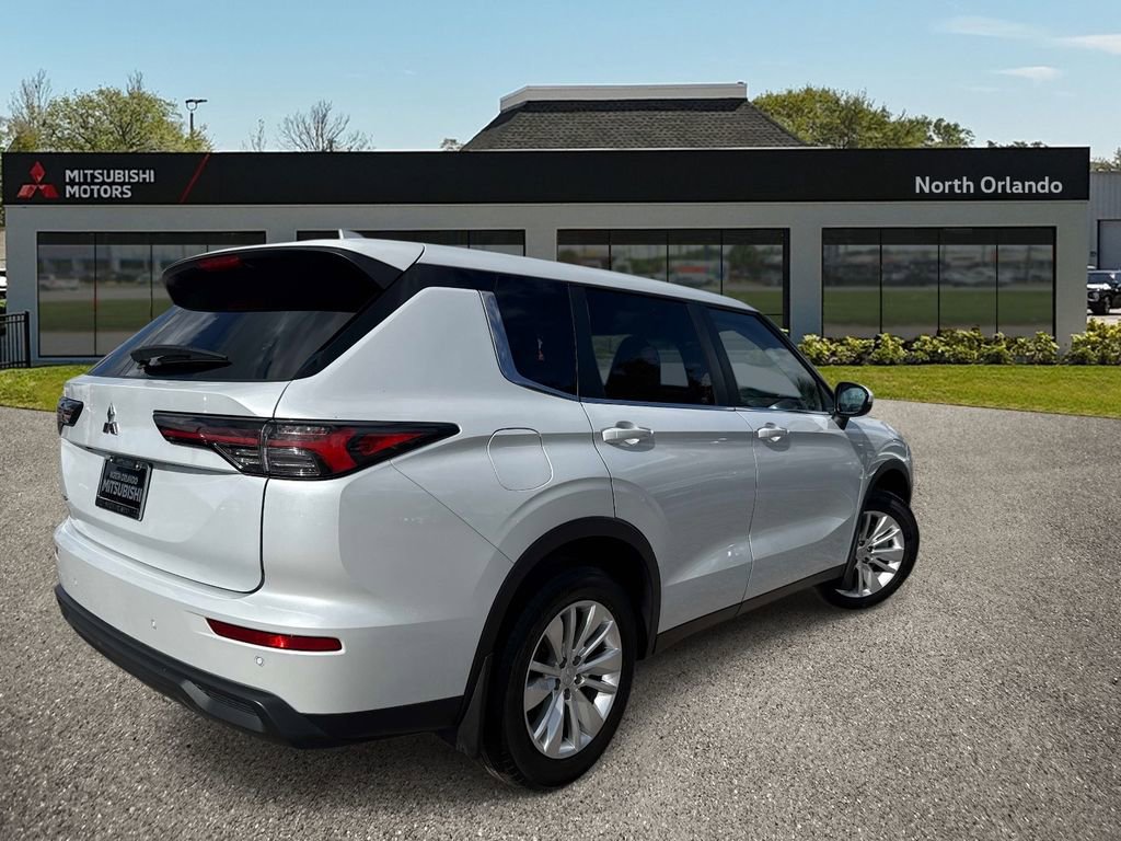 Used 2025 Mitsubishi Outlander ES image 5