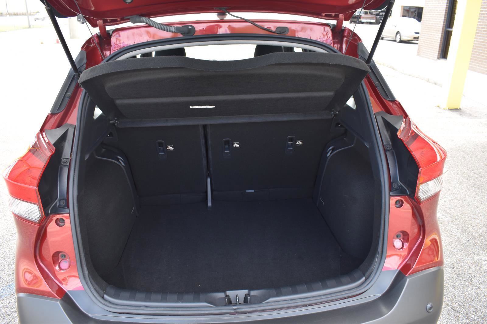Used 2020 Nissan Kicks SR image 48