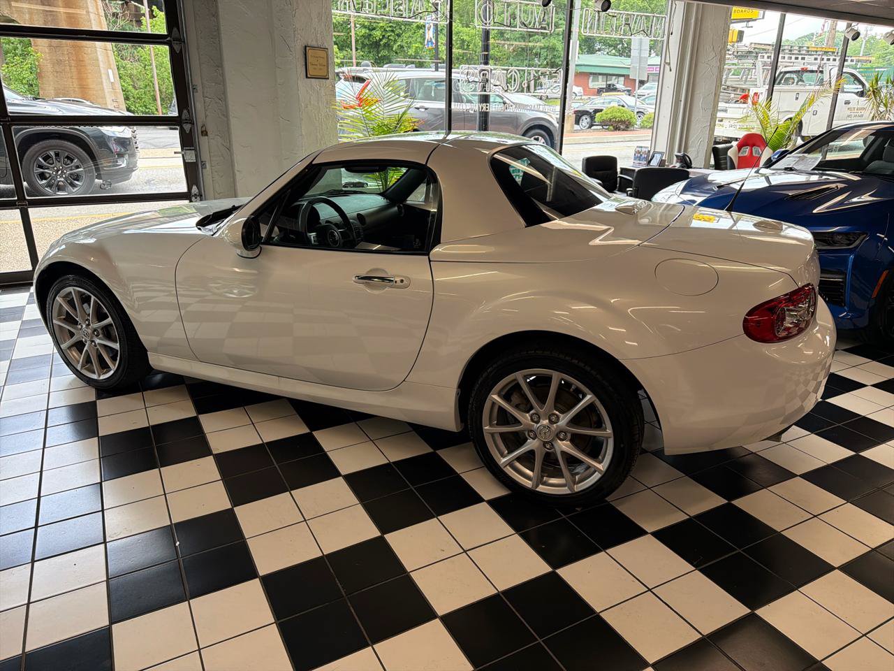 Used 2012 MAZDA MX-5 Miata Grand Touring w/ Premium Pkg RWD image 6