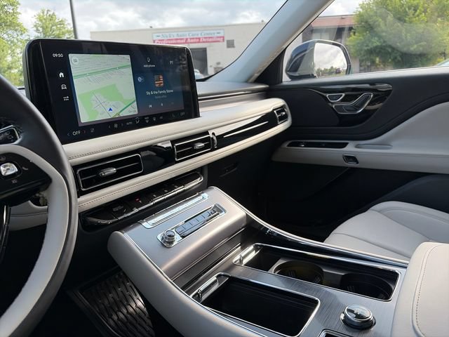 Used 2026 Lincoln Aviator AWD image 33
