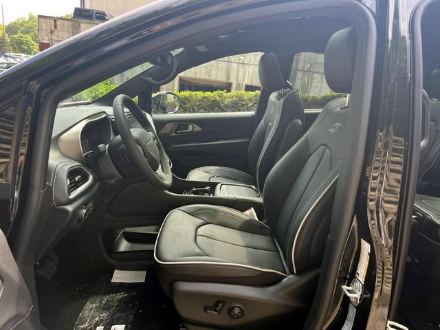 New 2027 Chrysler Pacifica Limited AWD/4WD image 6