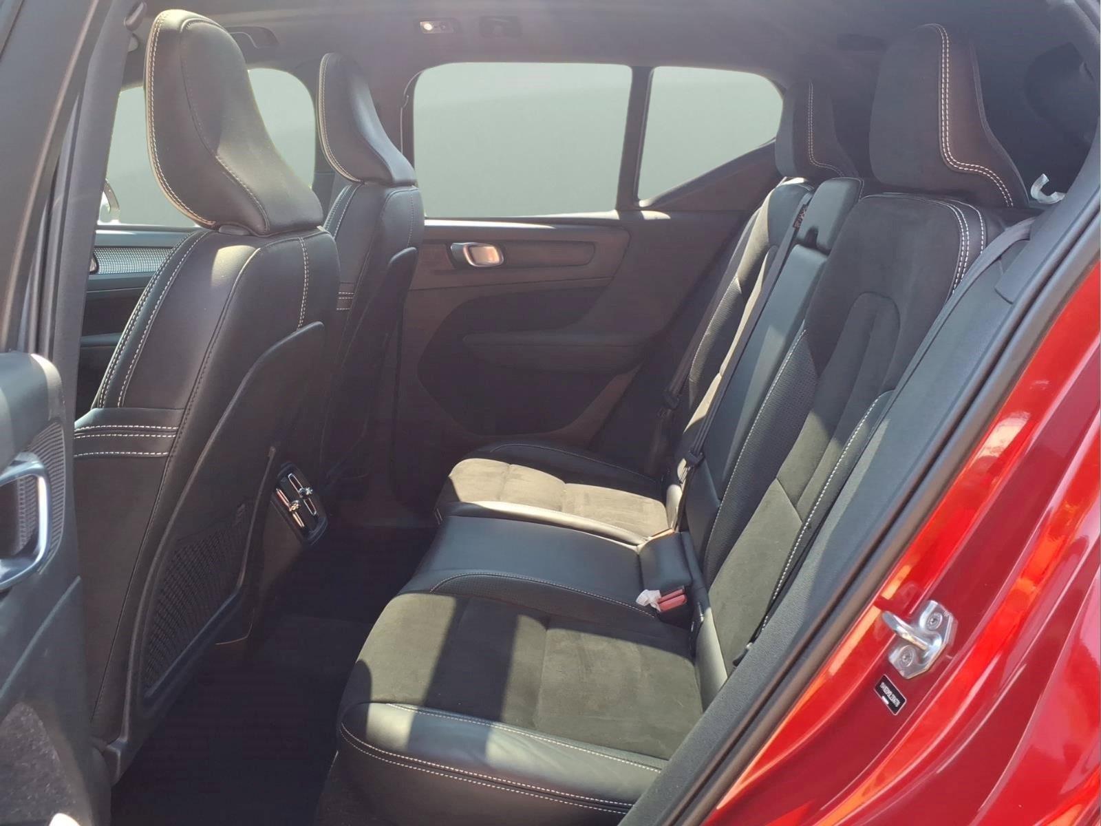 Used 2020 Volvo XC40 T5 R-Design AWD/4WD image 16