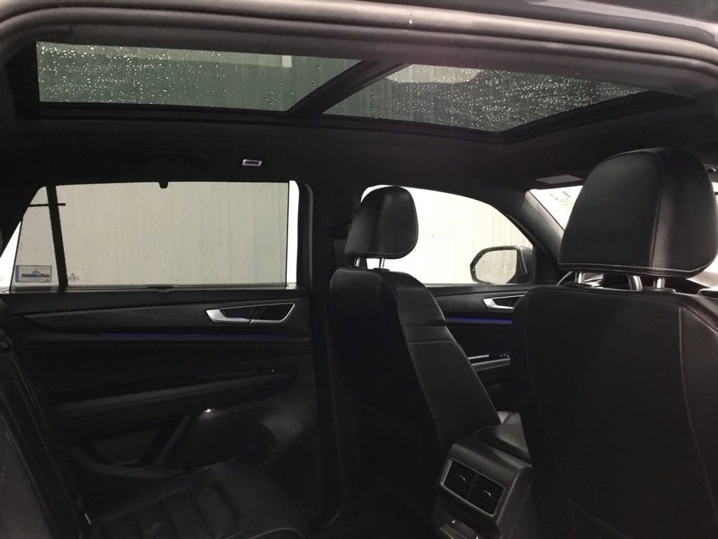 Used 2024 Volkswagen Atlas Cross Sport SEL R-Line AWD/4WD image 46