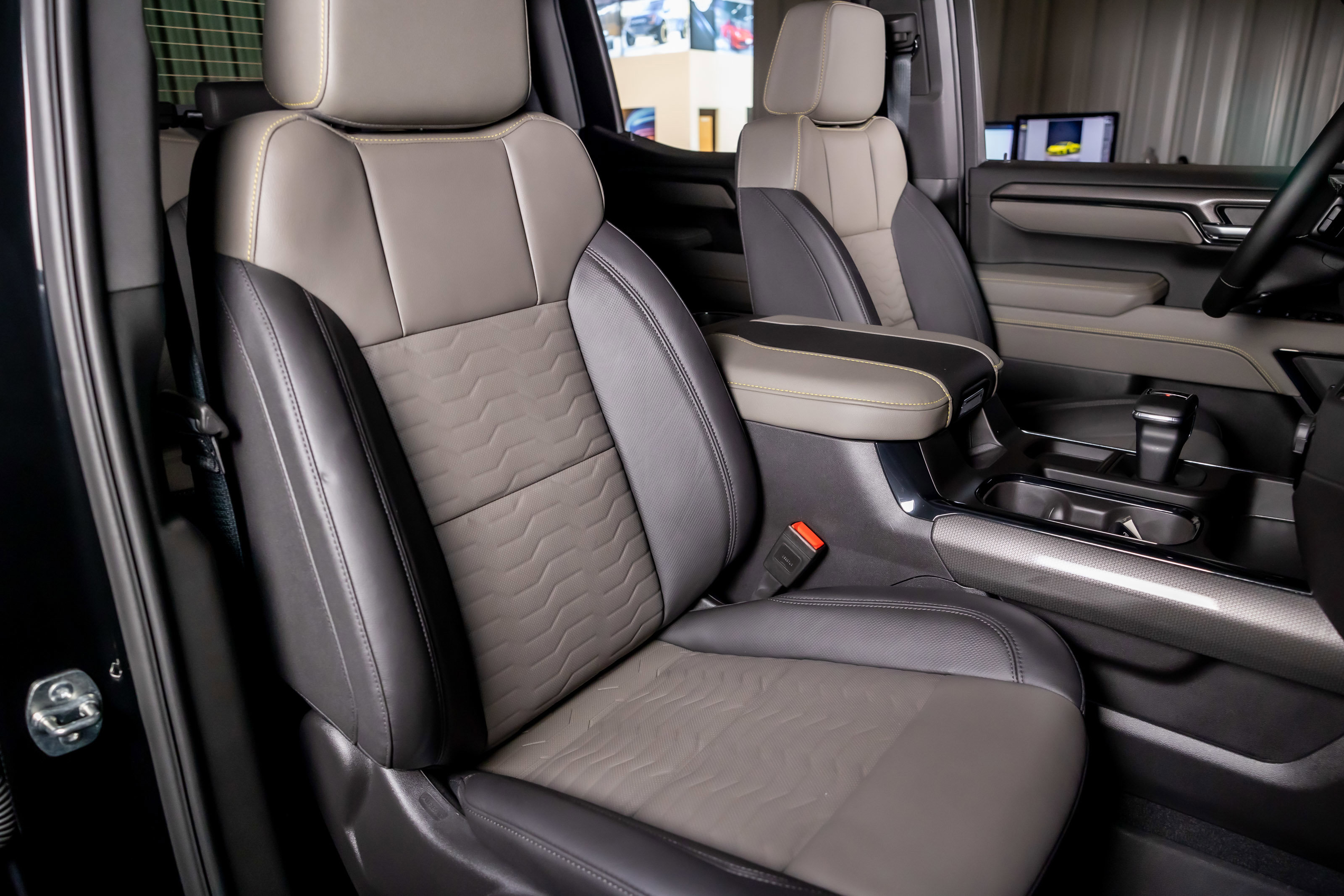 Used 2025 Chevrolet Silverado 1500 ZR2 w/ Technology Package image 25