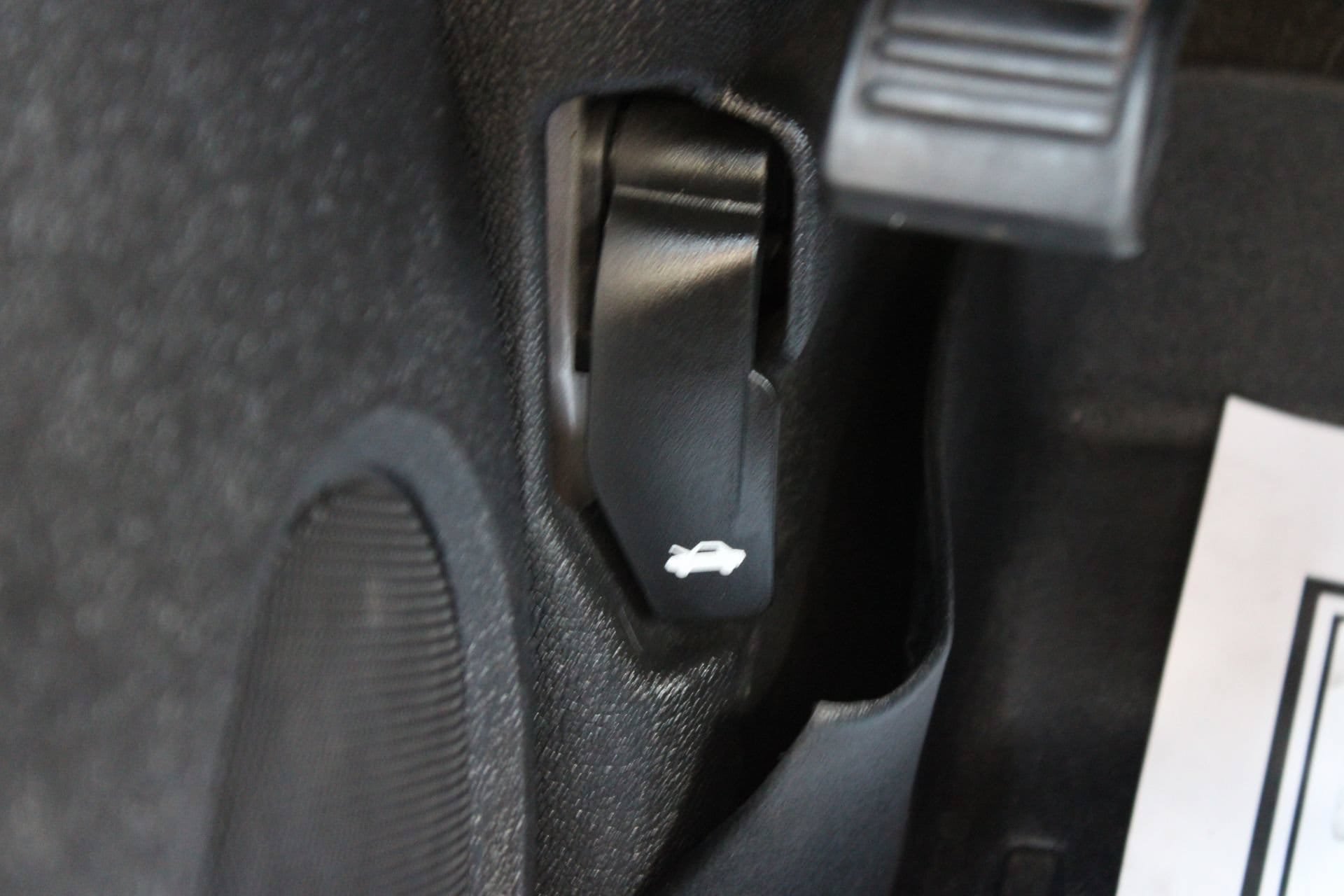 Used 2013 Chevrolet Avalanche LTZ AWD/4WD image 30