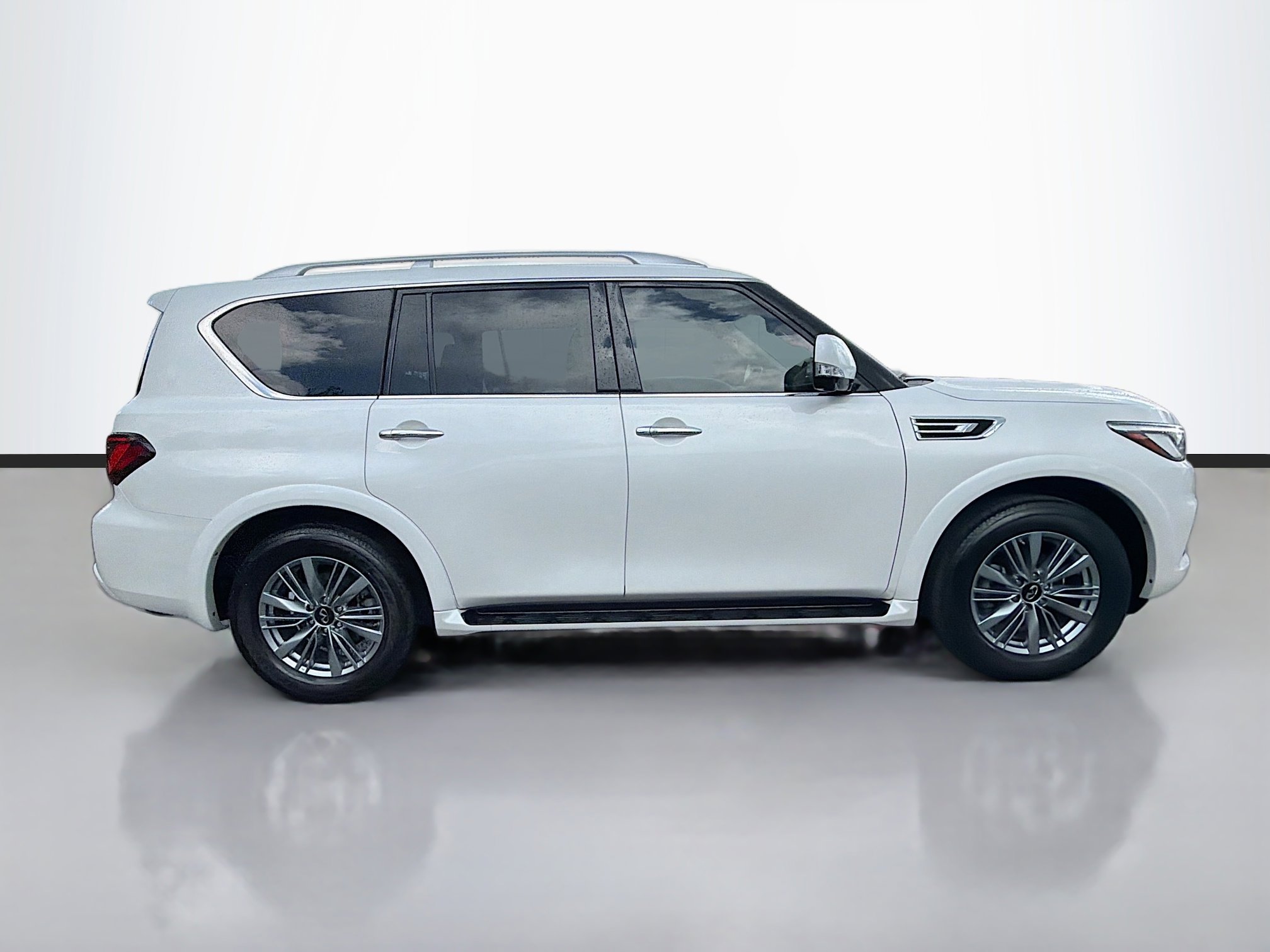 Used 2023 INFINITI QX80 Luxe w/ Cargo Package AWD/4WD image 3