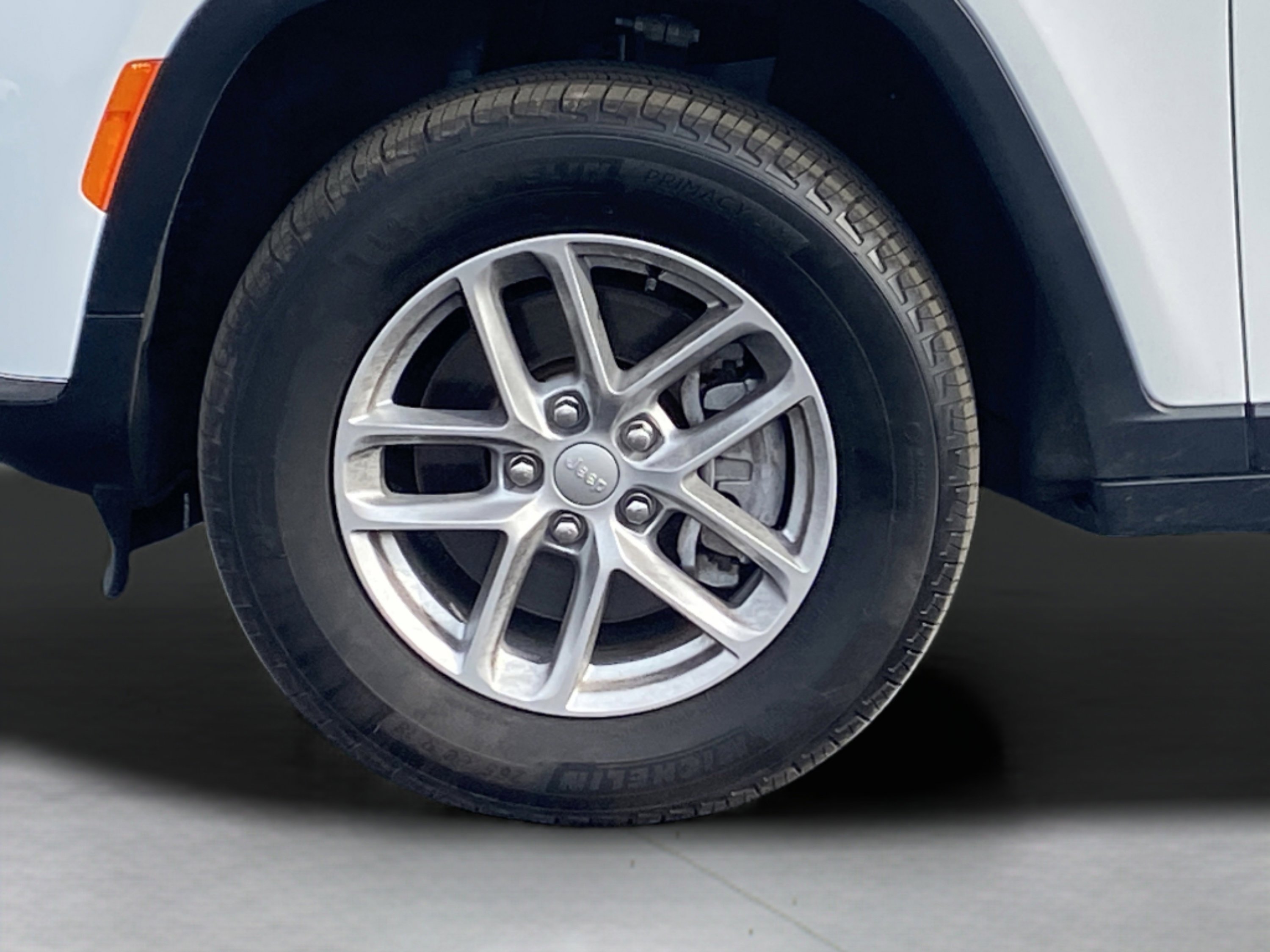 Used 2024 Jeep Grand Cherokee L Laredo image 9