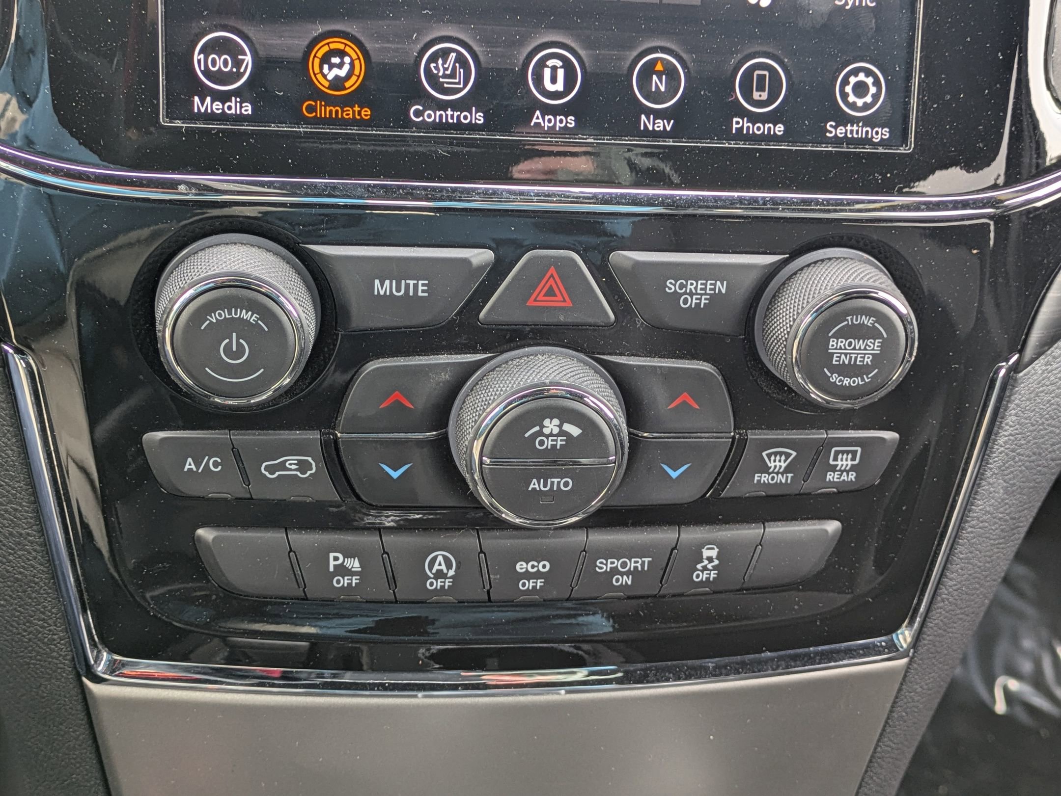 Used 2022 Jeep Grand Cherokee Laredo X image 16