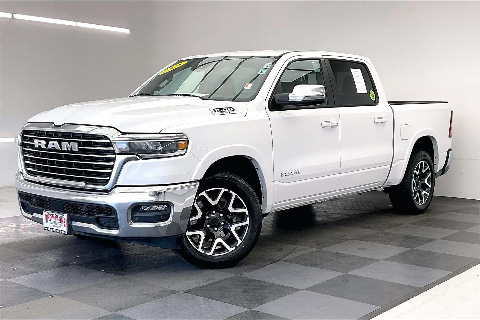 Used 2025 RAM 1500 Laramie AWD/4WD image 12