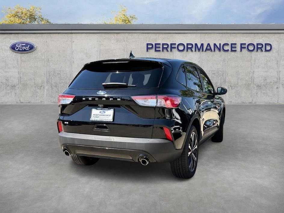 Used 2022 Ford Escape SE w/ SE Sport Appearance Package FWD image 6