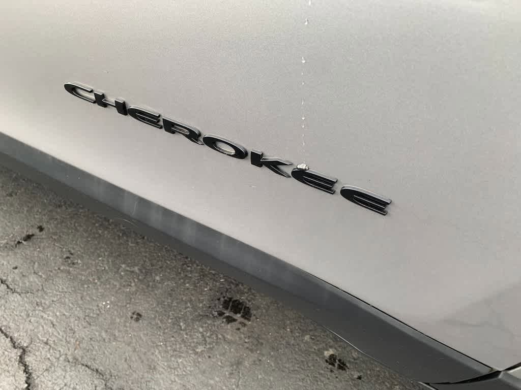 Used 2018 Jeep Cherokee Limited w/ High Altitude Package AWD/4WD image 9