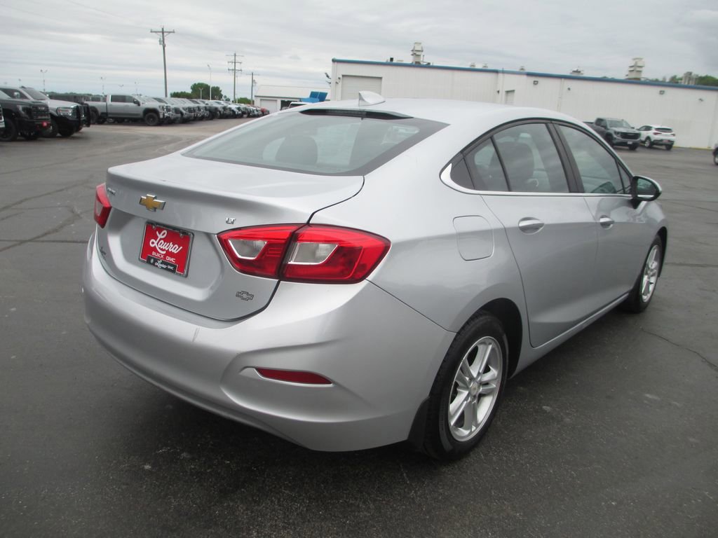 Used 2018 Chevrolet Cruze LT w/ Convenience Package FWD image 6