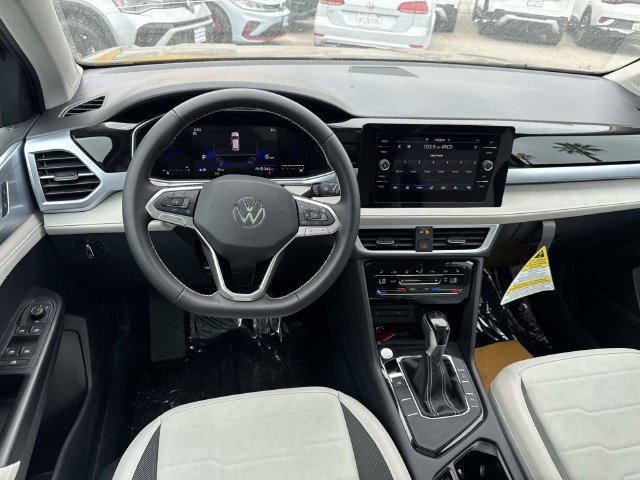 New 2026 Volkswagen Taos SE FWD image 7