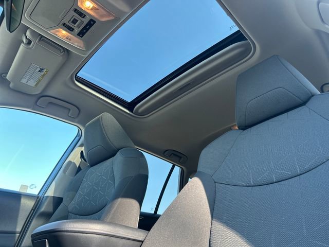 Used 2021 Toyota RAV4 XLE w/ Convenience Package image 21