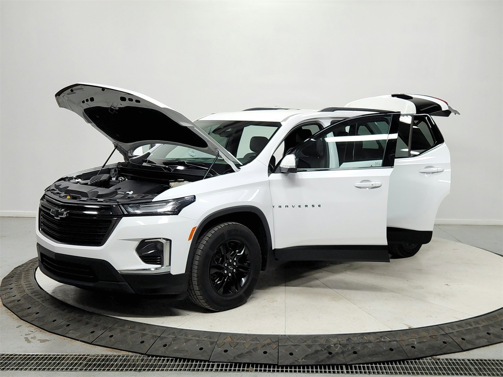 Used 2022 Chevrolet Traverse LT w/ Midnight/Sport Edition image 11