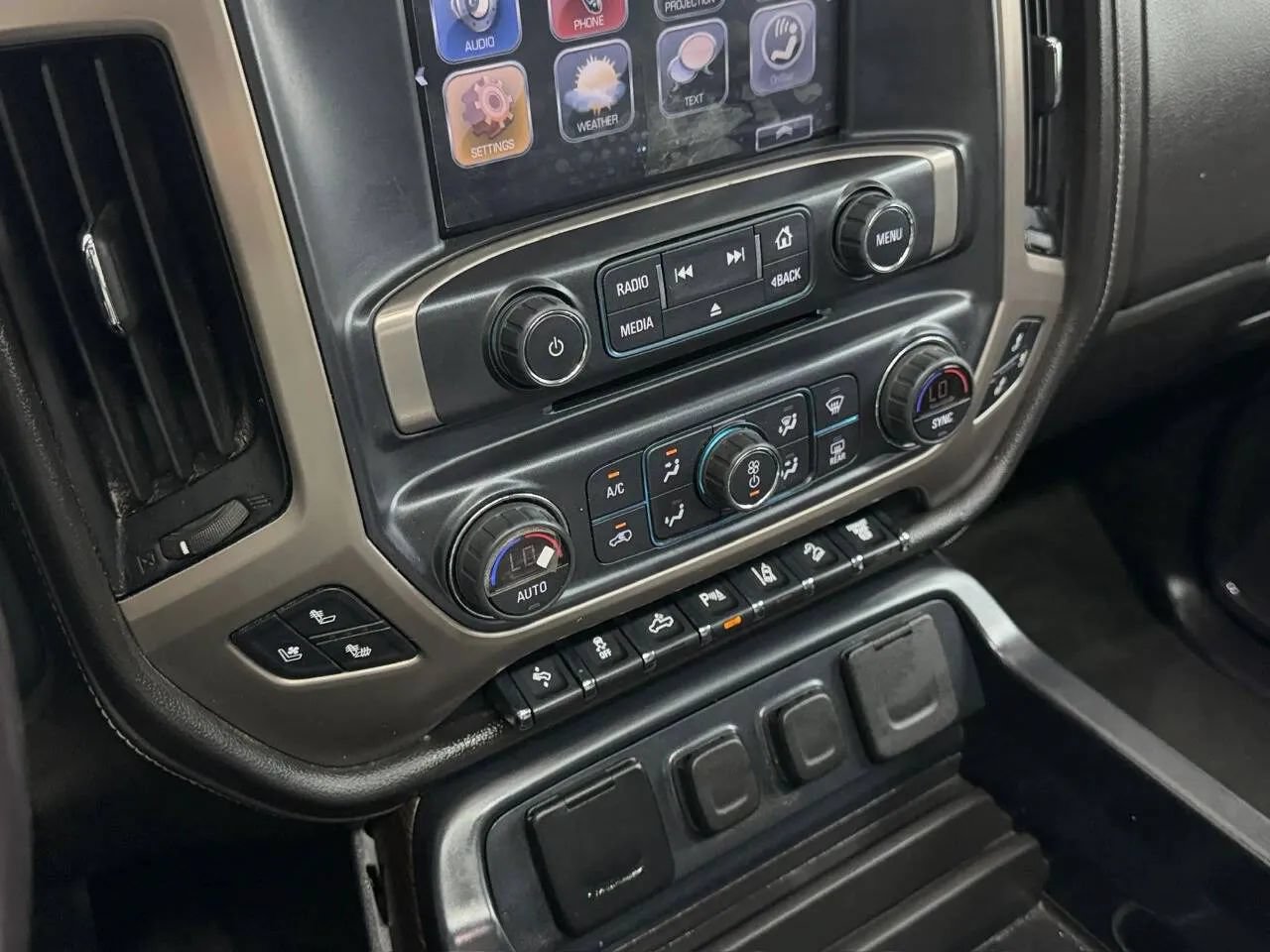 Used 2018 GMC Sierra 2500 Denali w/ Duramax Plus Package AWD/4WD image 19