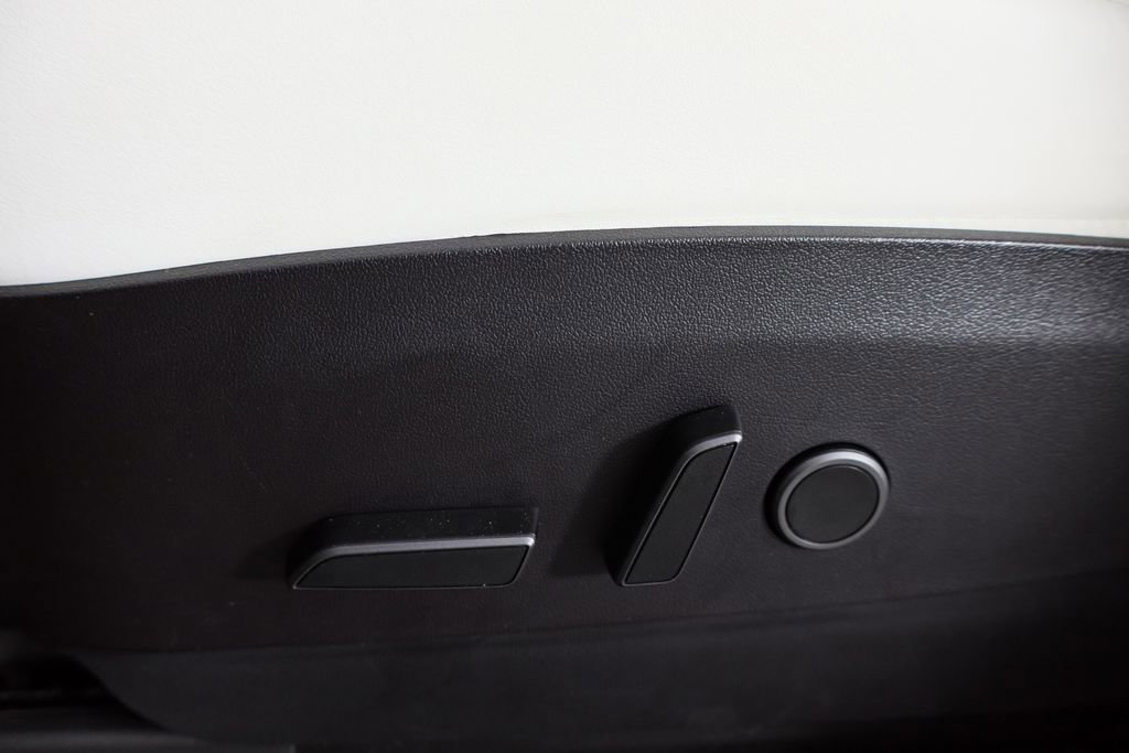 Used 2022 Tesla Model Y Long Range image 19