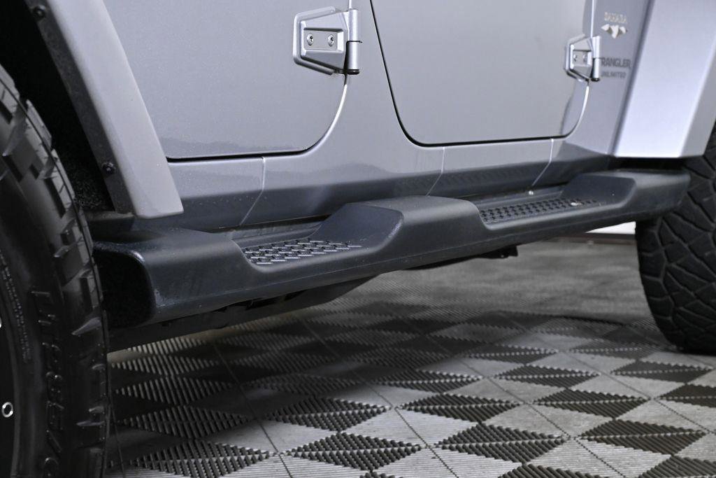 Used 2016 Jeep Wrangler Unlimited Sahara image 12