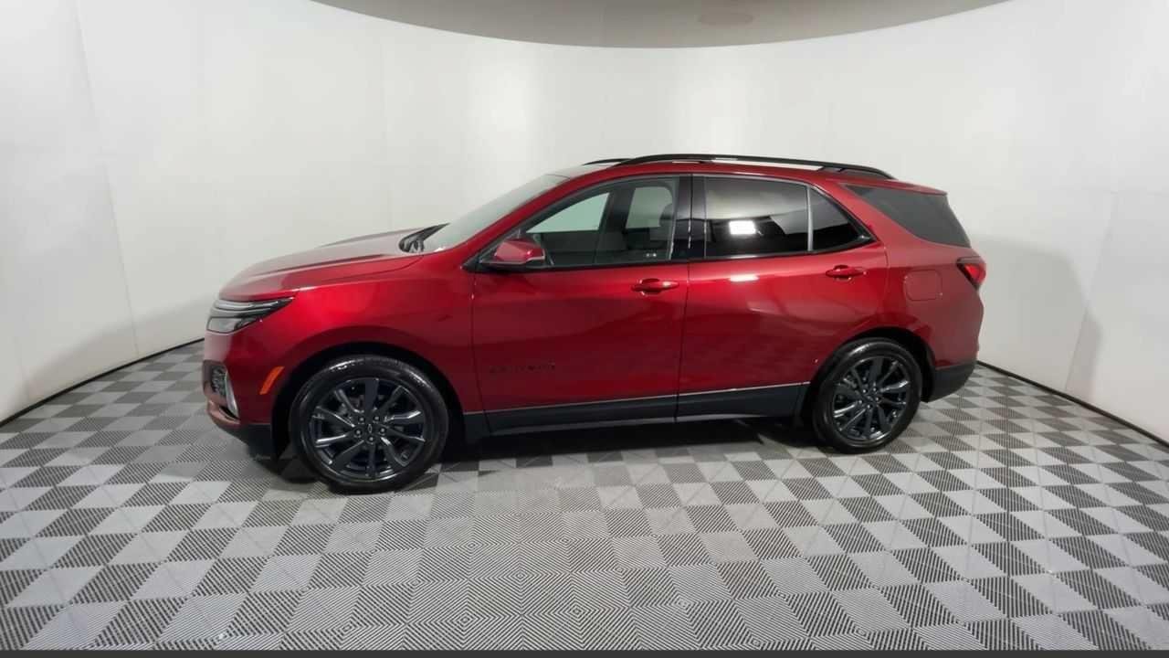 Certified 2022 Chevrolet Equinox RS w/ RS Leather Package FWD image 17