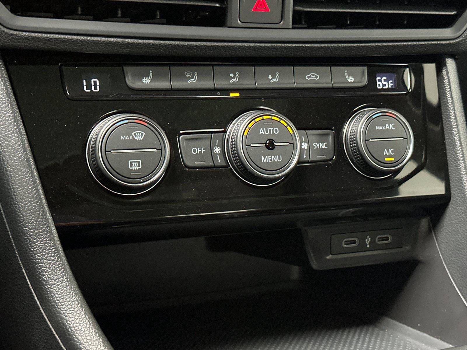 Used 2023 Volkswagen Jetta SE w/ Panoramic Sunroof Package FWD image 18