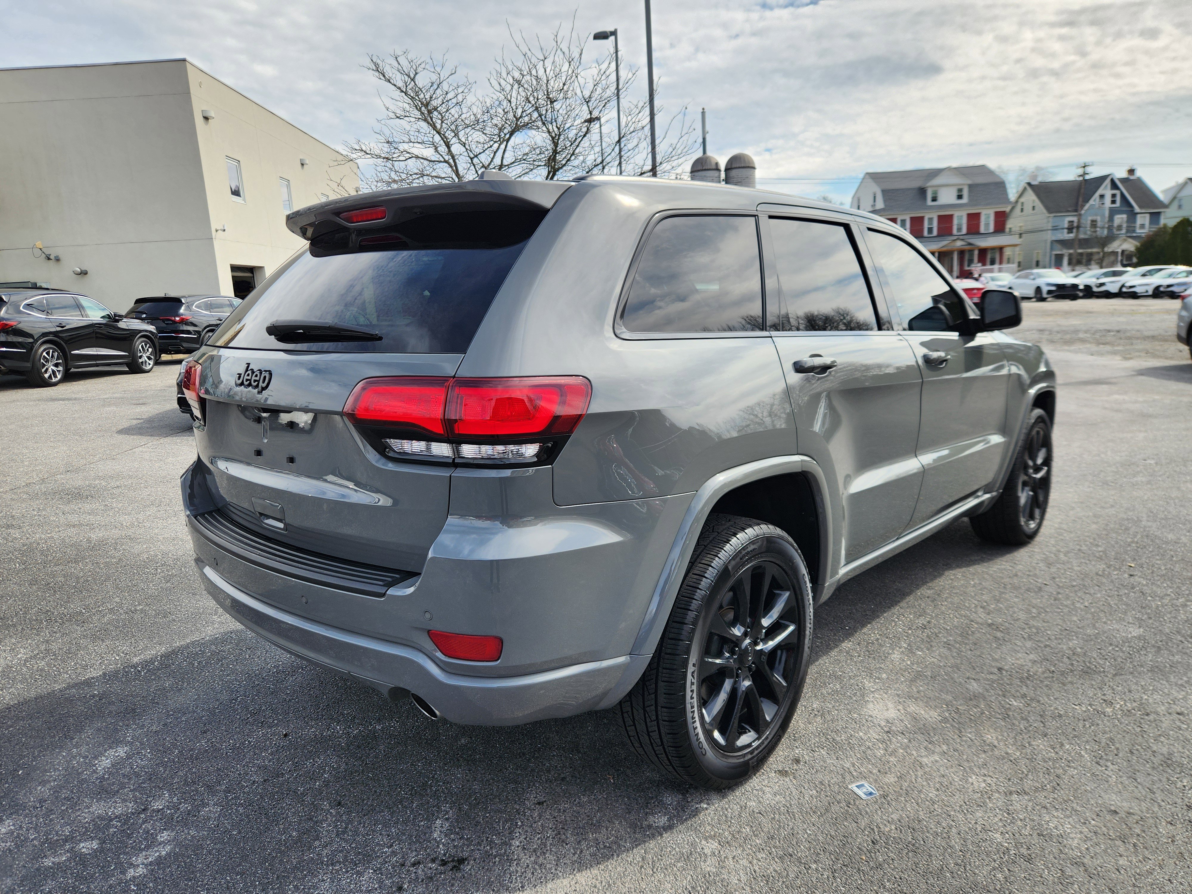 Used 2022 Jeep Grand Cherokee Laredo X image 4