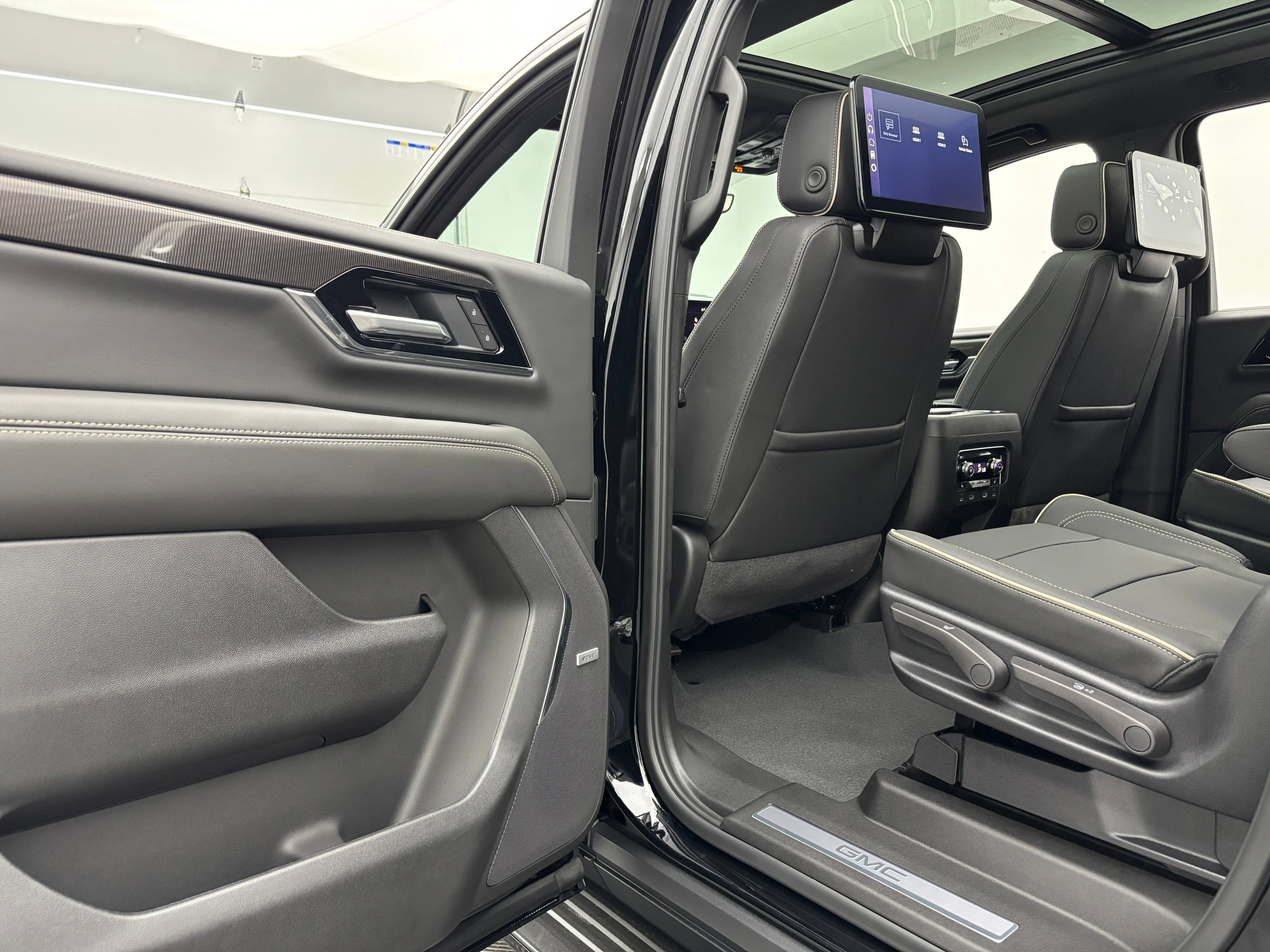 New 2026 GMC Yukon XL Elevation w/ Elevation Premium Package AWD/4WD image 47