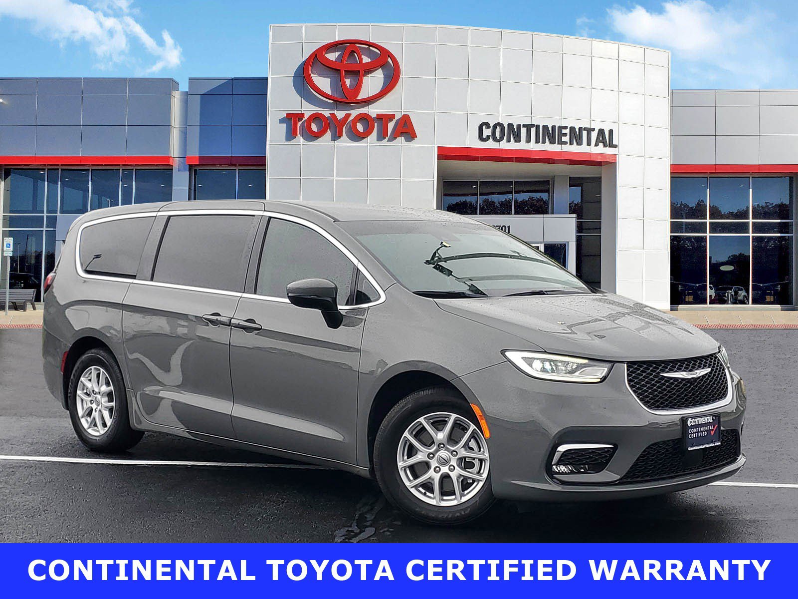 Used 2023 Chrysler Pacifica Touring-L