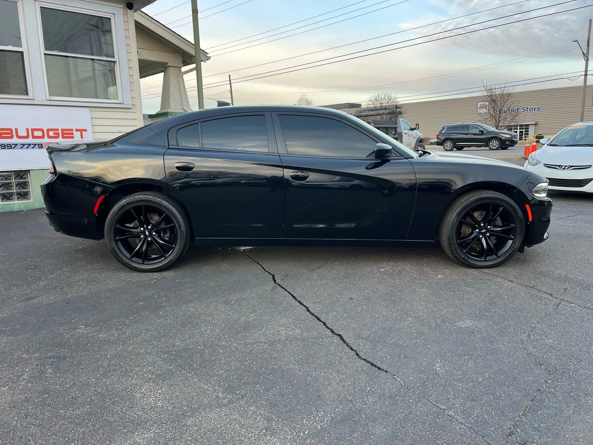 Used 2017 Dodge Charger SXT image 6