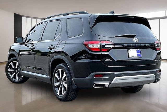 Certified 2025 Honda Pilot Touring image 4