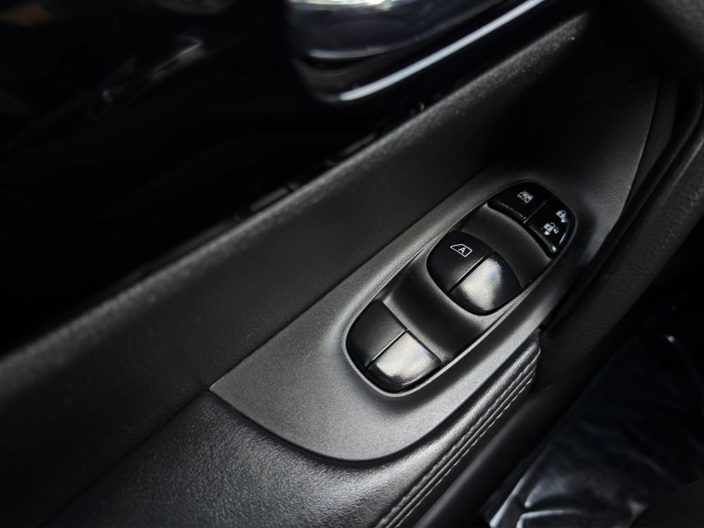 Used 2022 Nissan Rogue Sport SV w/ Technology Package AWD/4WD image 9