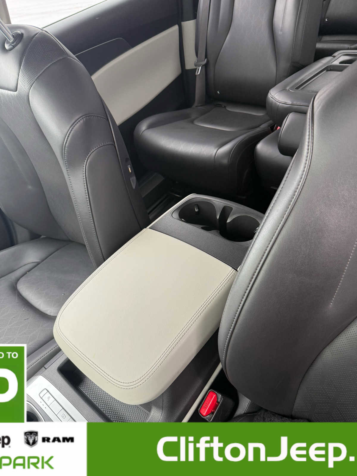 Used 2024 Kia Carnival LX image 21