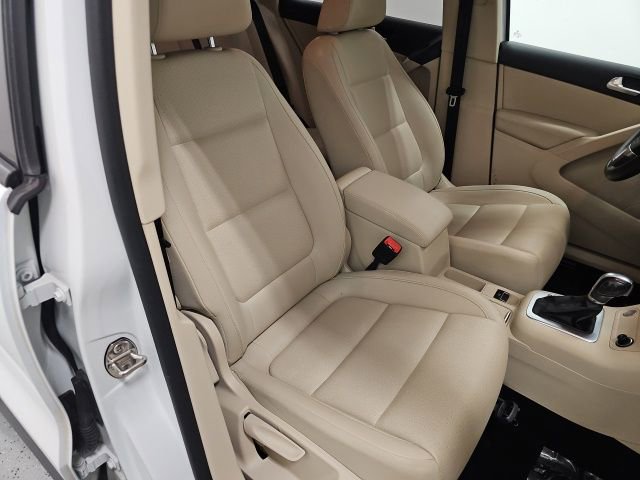 Used 2017 Volkswagen Tiguan S image 33