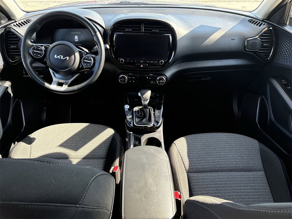 Certified 2025 Kia Soul EX image 16