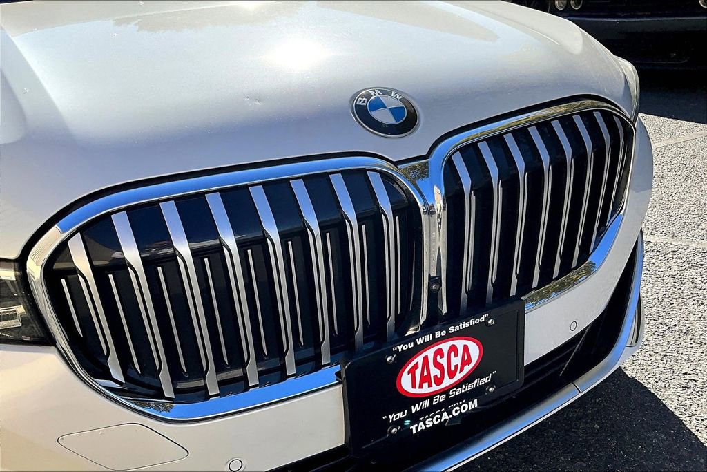 Used 2022 BMW 750i xDrive w/ Executive Package AWD/4WD image 33