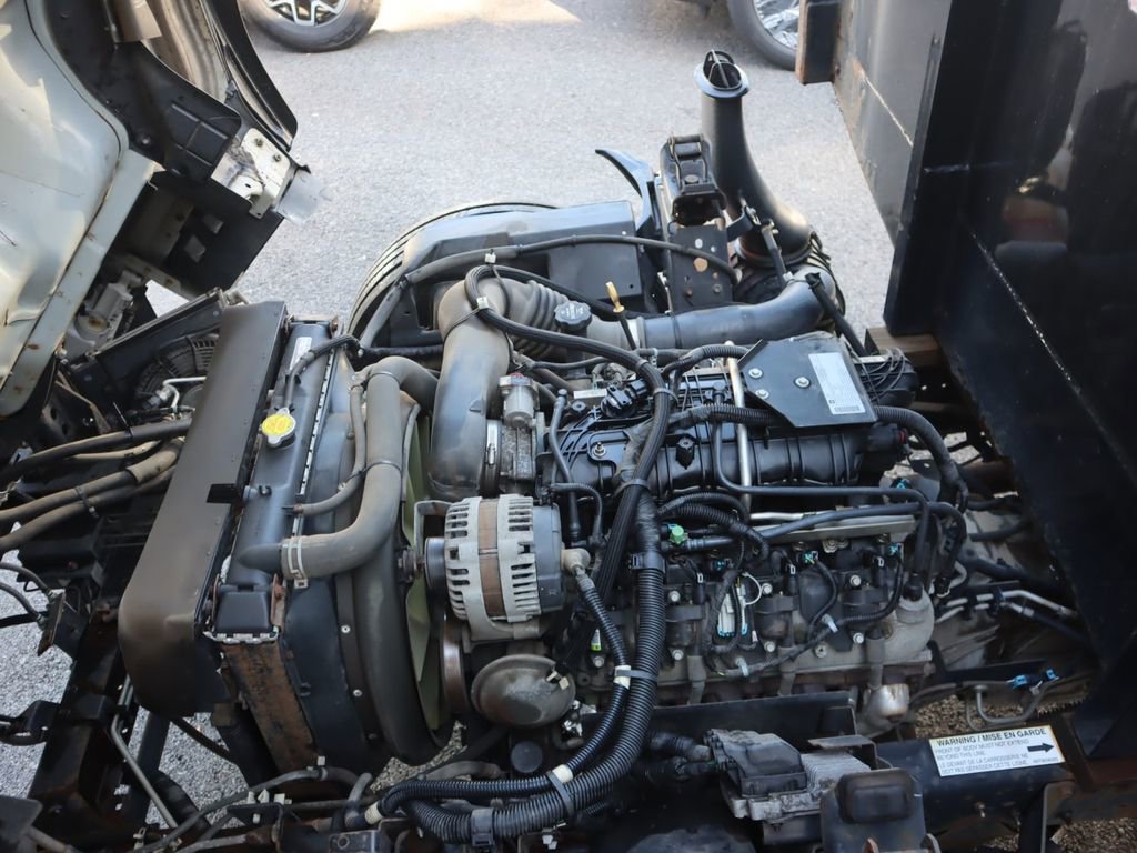 Used 2019 Isuzu NPR image 23