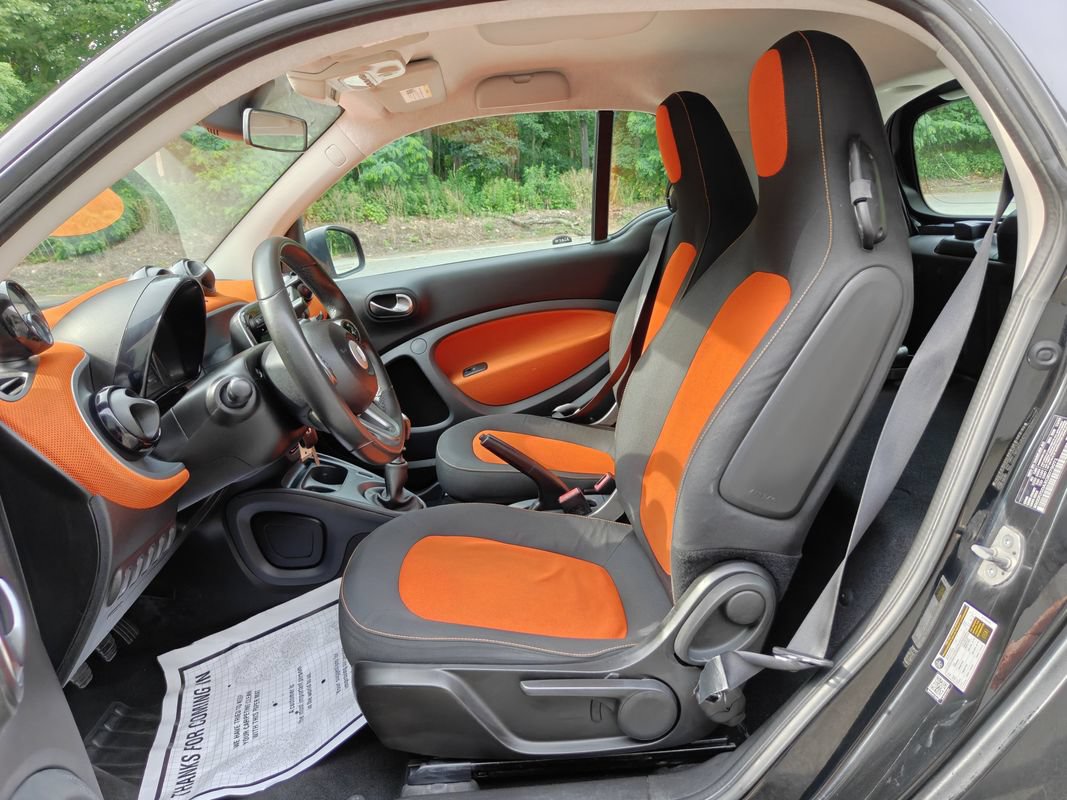 Used 2016 smart fortwo passion RWD image 15
